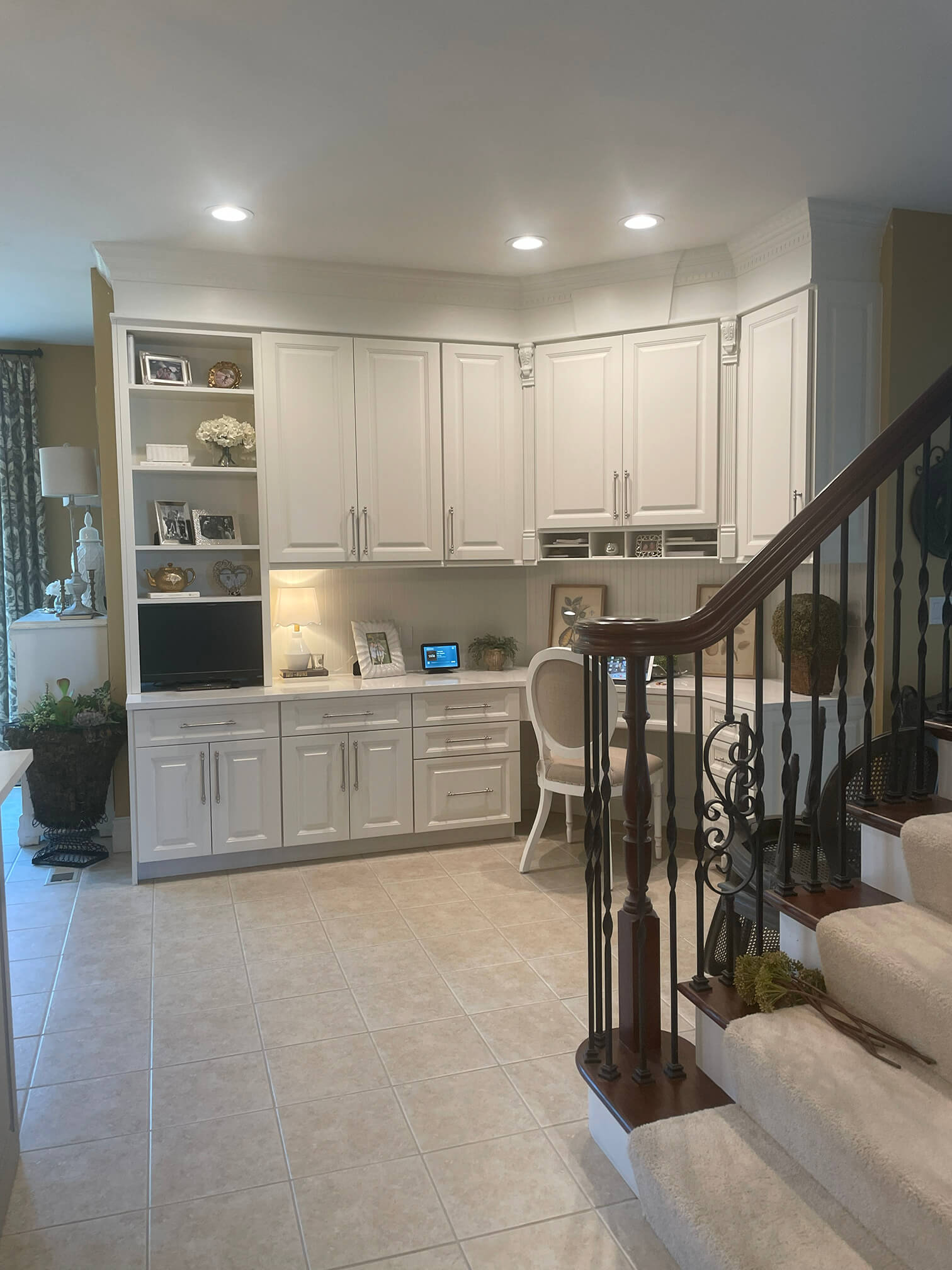 Contemporary kitchen cabinetry renovation - Professional Wood Interiors